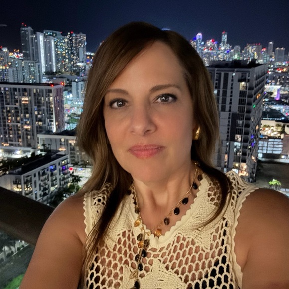 Meet your Posher, Andrea - Picture 1 of 3